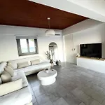 Apartman Shades Of View